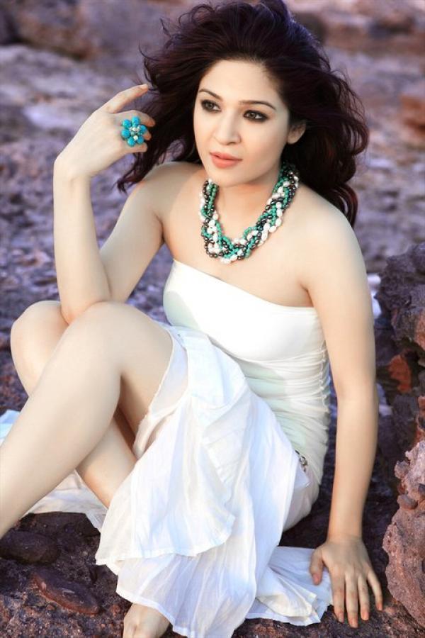 Ayesha Omer Body Size