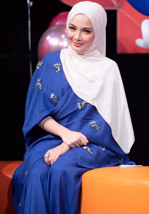 Neelofa Body Size