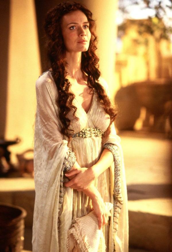 Saffron Burrows Body Size