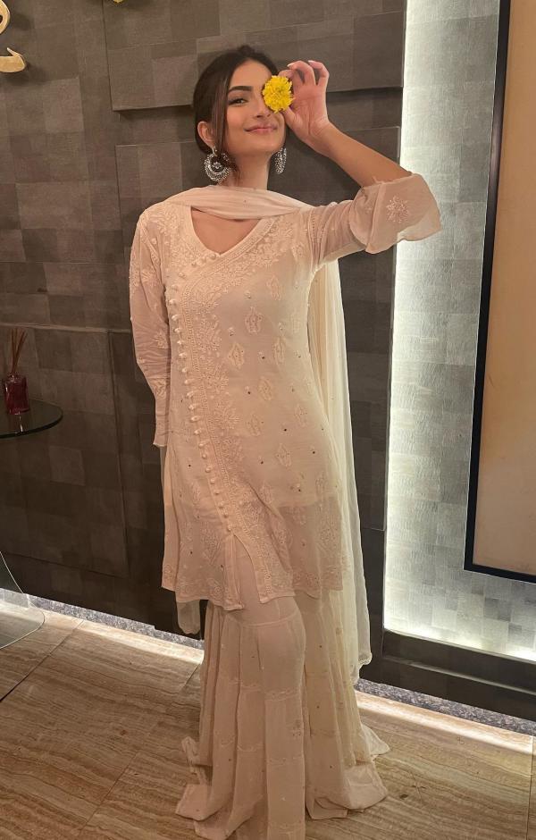 Palak Tiwari Hot in white salwar kameez