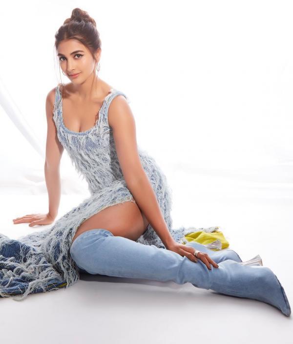 Pooja Hegde Tight Body Figure