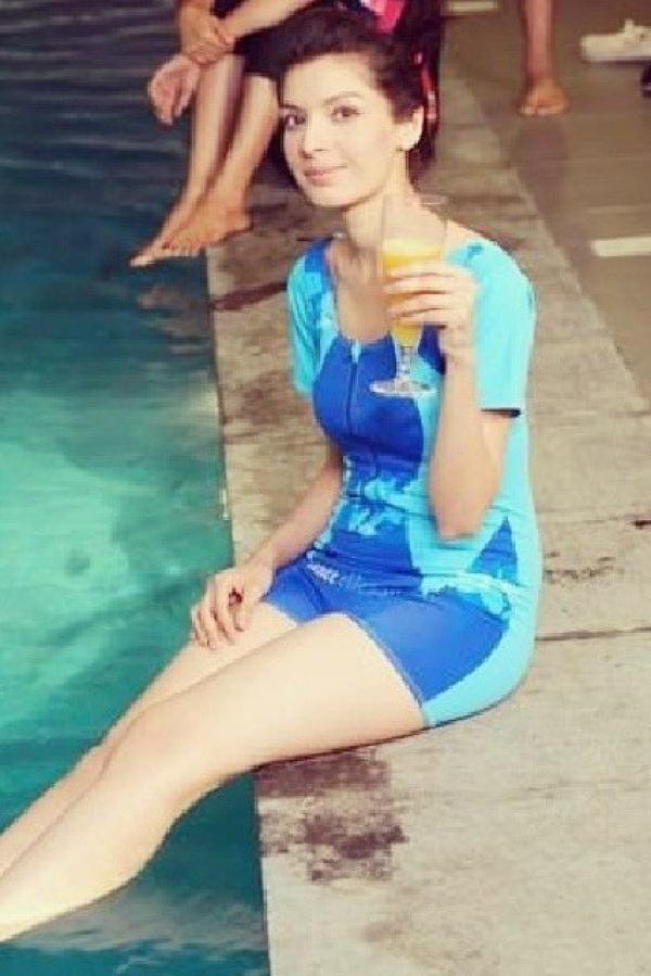 Saeeda Imtiaz hot in swimsuite