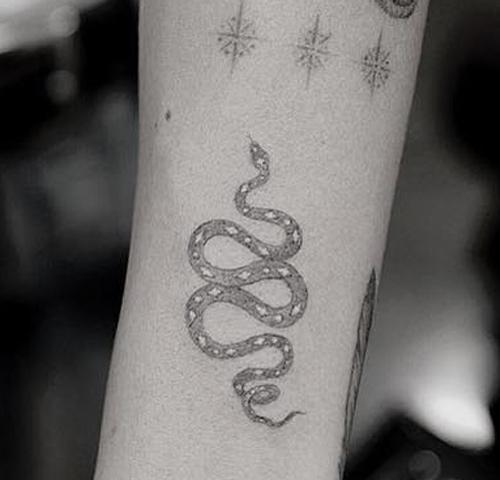 zoe kravitz snake arm tattoo